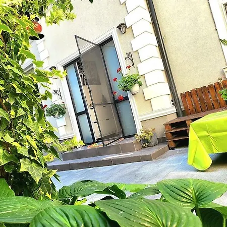 Nyaraló Oasis Home-garden Gem In The Heart Of *