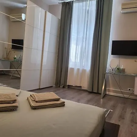 Oasis Home-garden Gem In The Heart Of Holiday home Bucharest